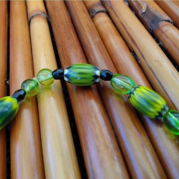 HANDMADE Vibrant Green/Black/Yellow Glass Beaded Bracelet Stretchable - Picture 9 of 12